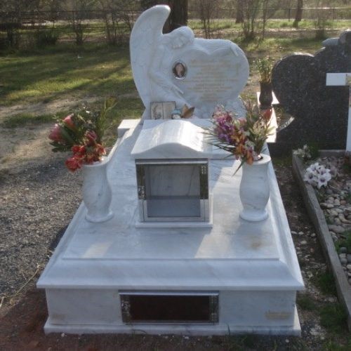 Headstone Saddle Arrangements Amity OR 97101